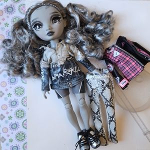 Shadow High/Rainbow High doll - Nicole Steel